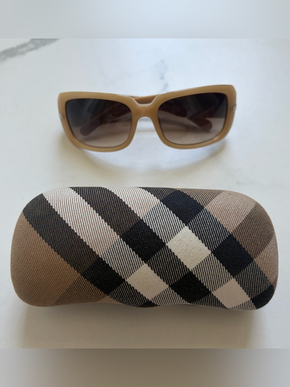 Vintage Y2K Burberry B4015 Sunglasses Tan Beige Nova Check Gradient Lenses